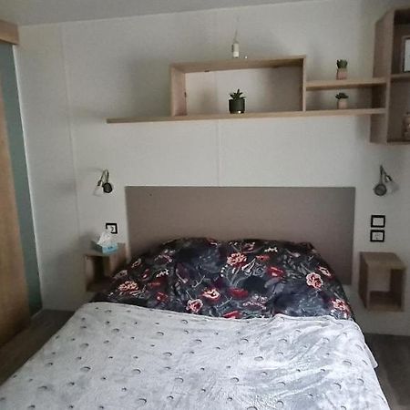 Mobilhome 2 Ch,1 Salon 40M2 De Charme Dans Camping *** Saint-Julien-en-Born Dış mekan fotoğraf